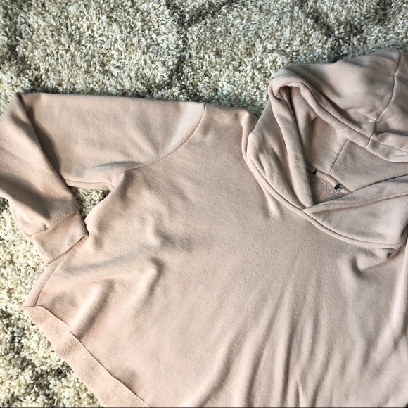 Cropped long sleeve sweater with hood - Picture 3 of 4